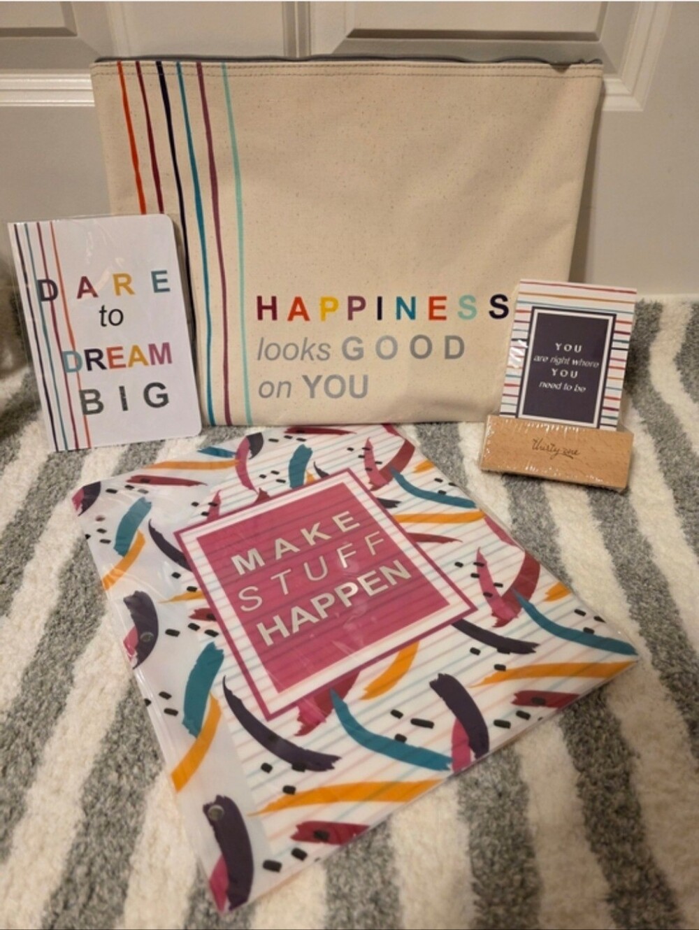 thirty-one NWT Hello Happy Pouch Canvas Pouch and Inspirational Folder MSRP$83 - Picture 7 of 7